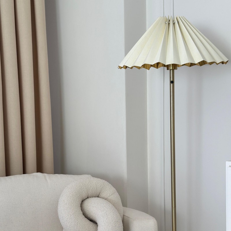 Pleated Perfection: El Yapımı Pileli Pirinç Lambader Takımı - Krem Gold Başlık