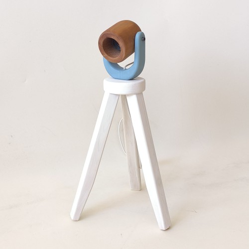 White Pine Atelier Lamp – Beyaz Tripod Çam Gövdeli Lambader