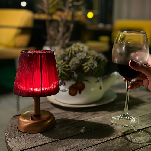 Bakır Gövdeli Pilli Masa Lambası – Bordo Klasik Pileli Kumaş Başlıklı