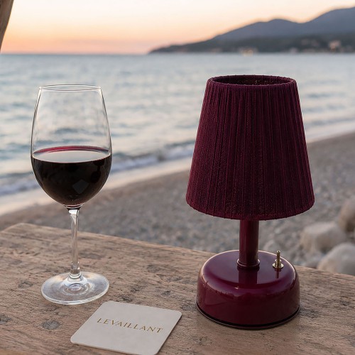 Bordo Metal Pilli Masa Lambası – Bordo Klasik Pileli Kumaş Başlıklı